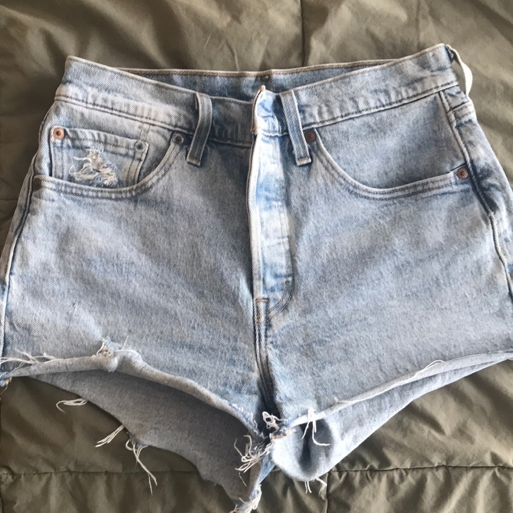 High wasted Levi’s 501 cutoffs